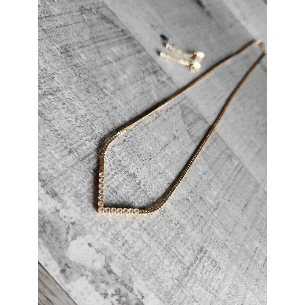 Vintage Avon Sparkling Crystal V-Shaped Necklace And Dangle Earring Set, In Box - Picture 1 of 8